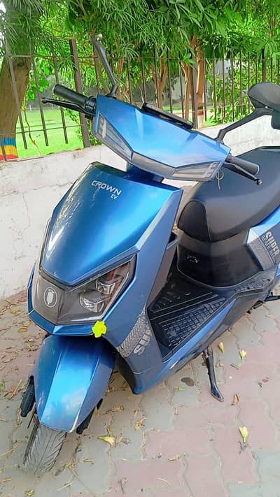 Model : Crown T20  Speed 50  Gears 3 Range : 90 km in one charge