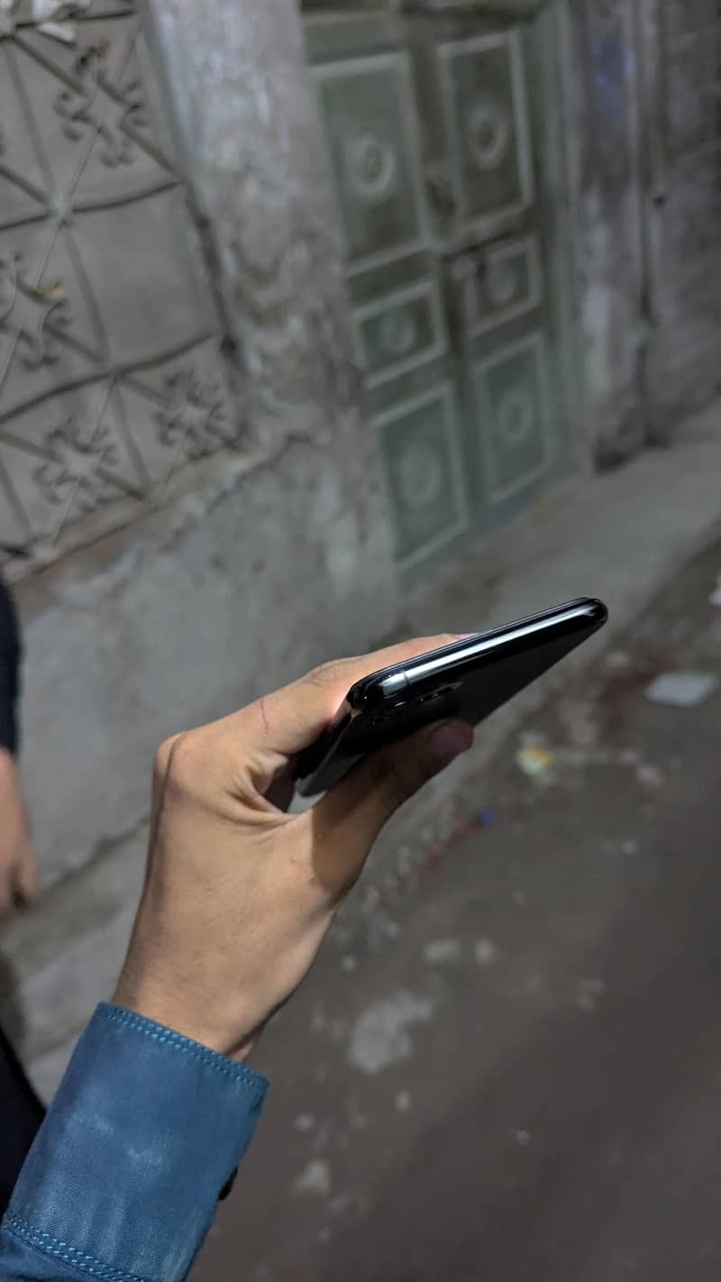 Apple iPhone 11 Pro Max 2