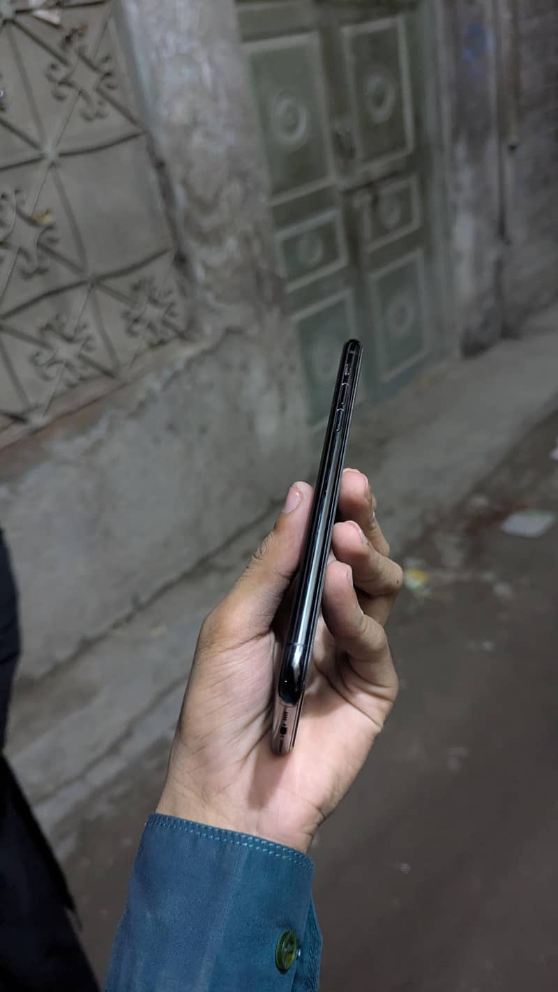 Apple iPhone 11 Pro Max 3