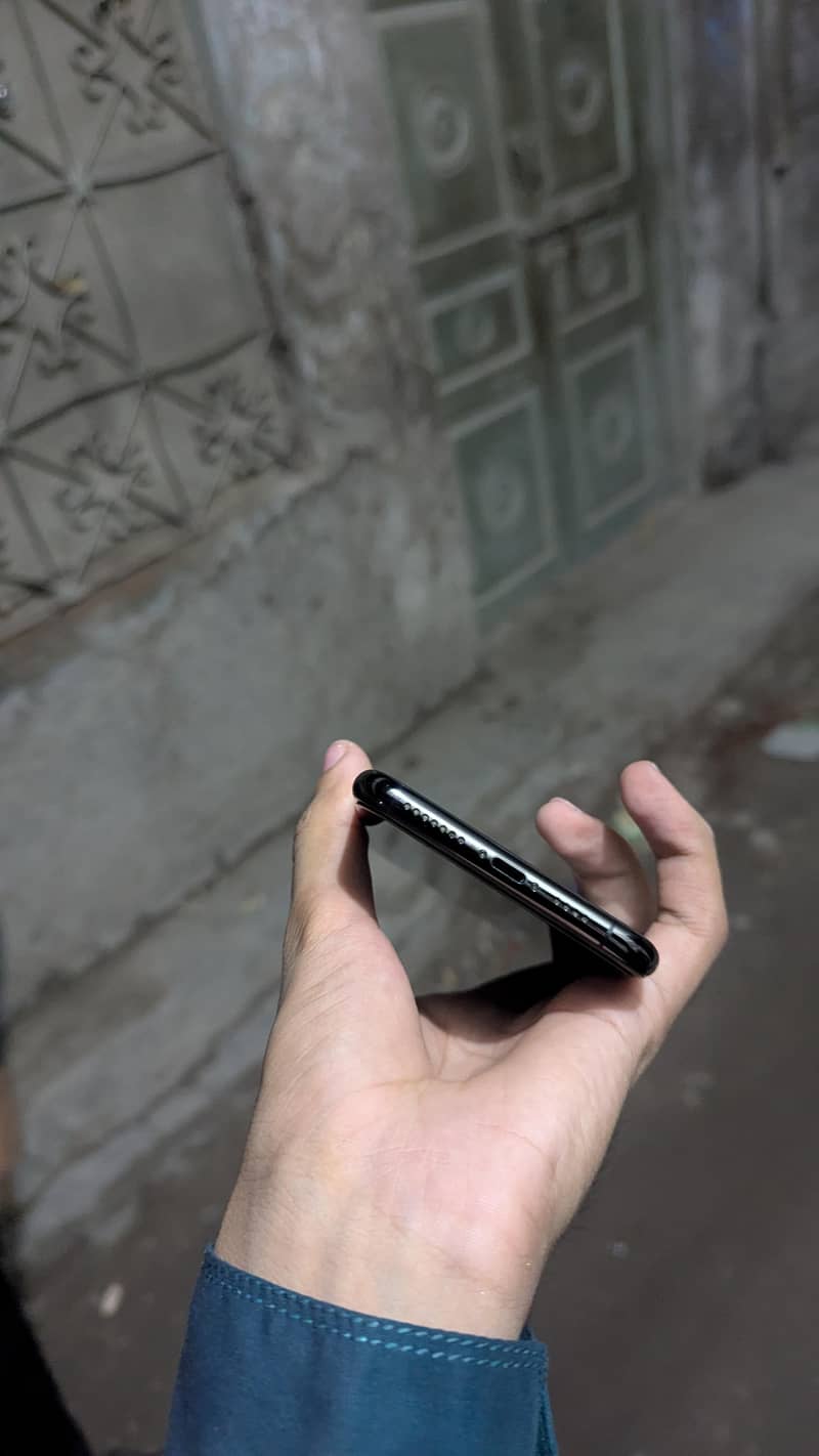 Apple iPhone 11 Pro Max 4