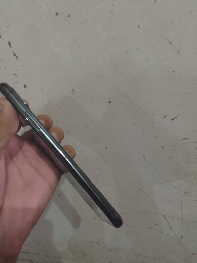 Apple iPhone X 4