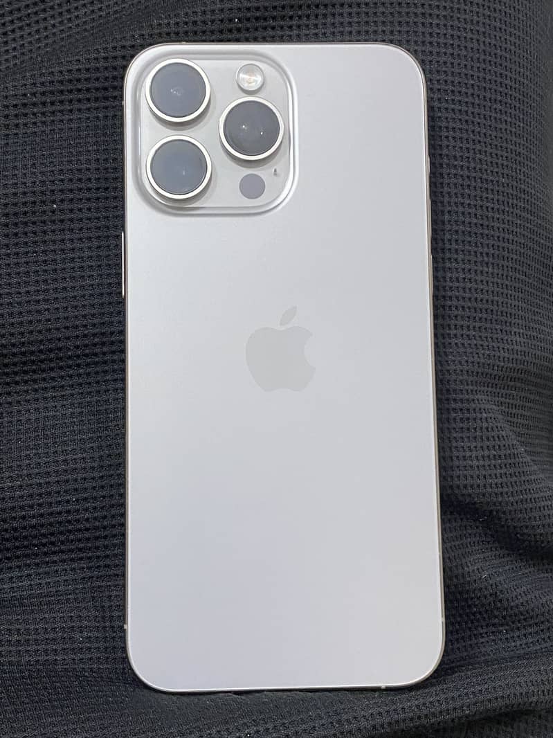 Apple iPhone 15 Pro Max 0