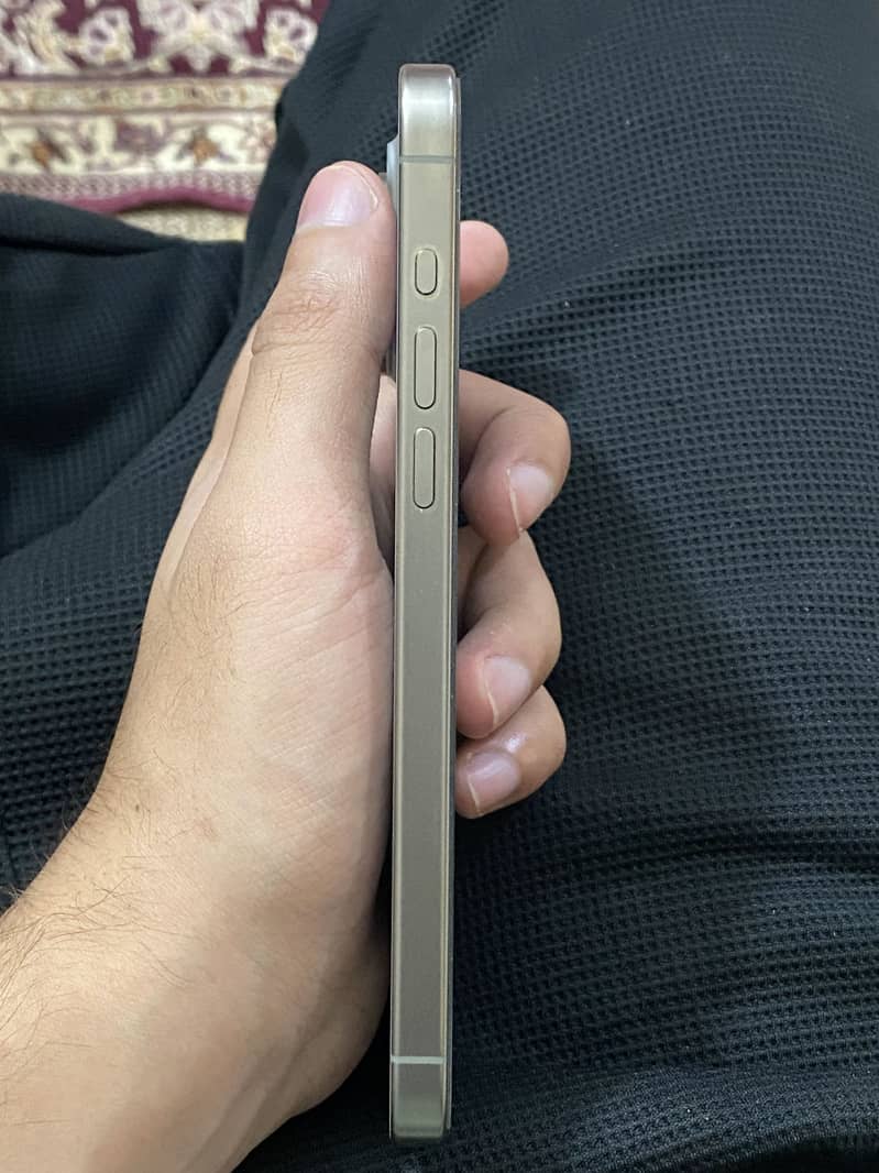Apple iPhone 15 Pro Max 2