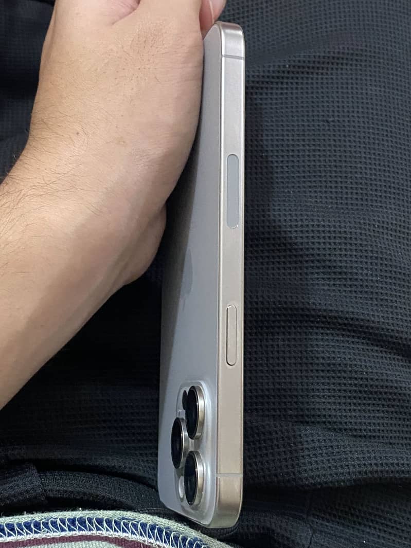 Apple iPhone 15 Pro Max 3