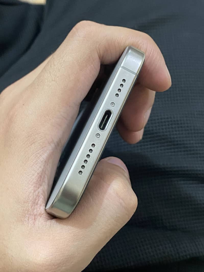 Apple iPhone 15 Pro Max 4