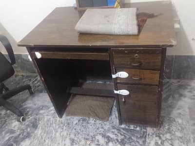 compter table+chair for sell condion good