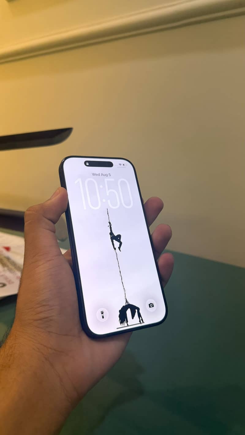 Apple iPhone 16 Pro 8