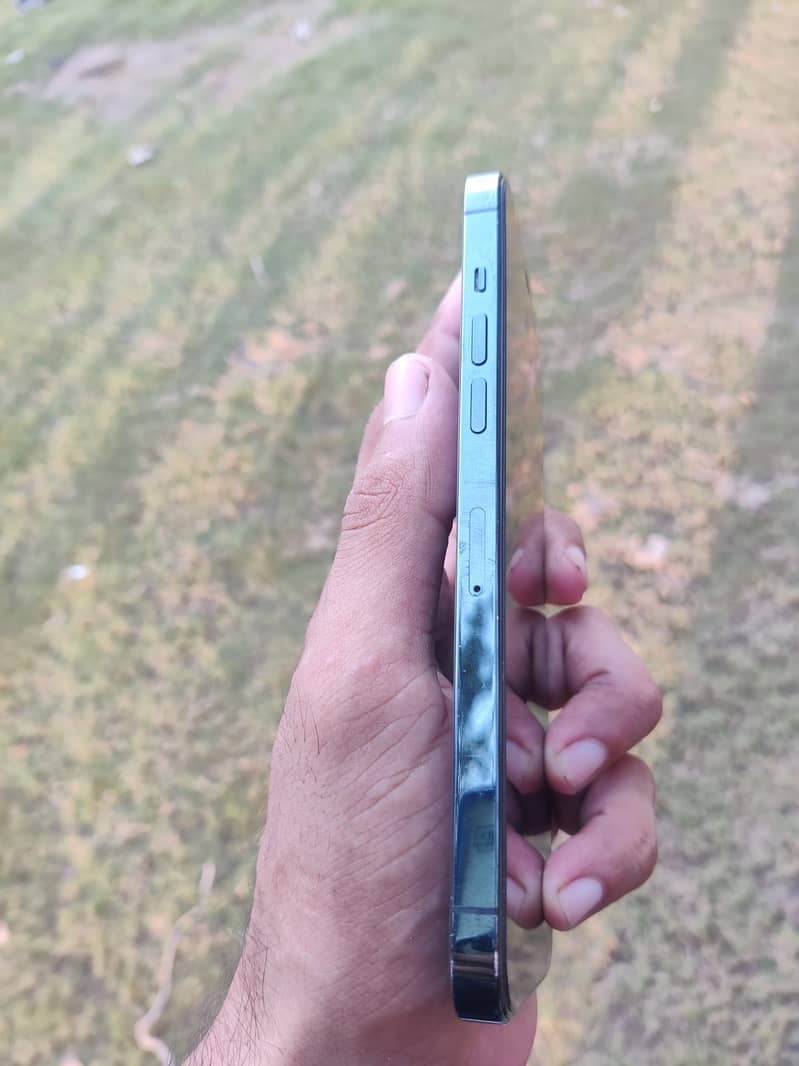 Apple iPhone 12 Pro Max 3