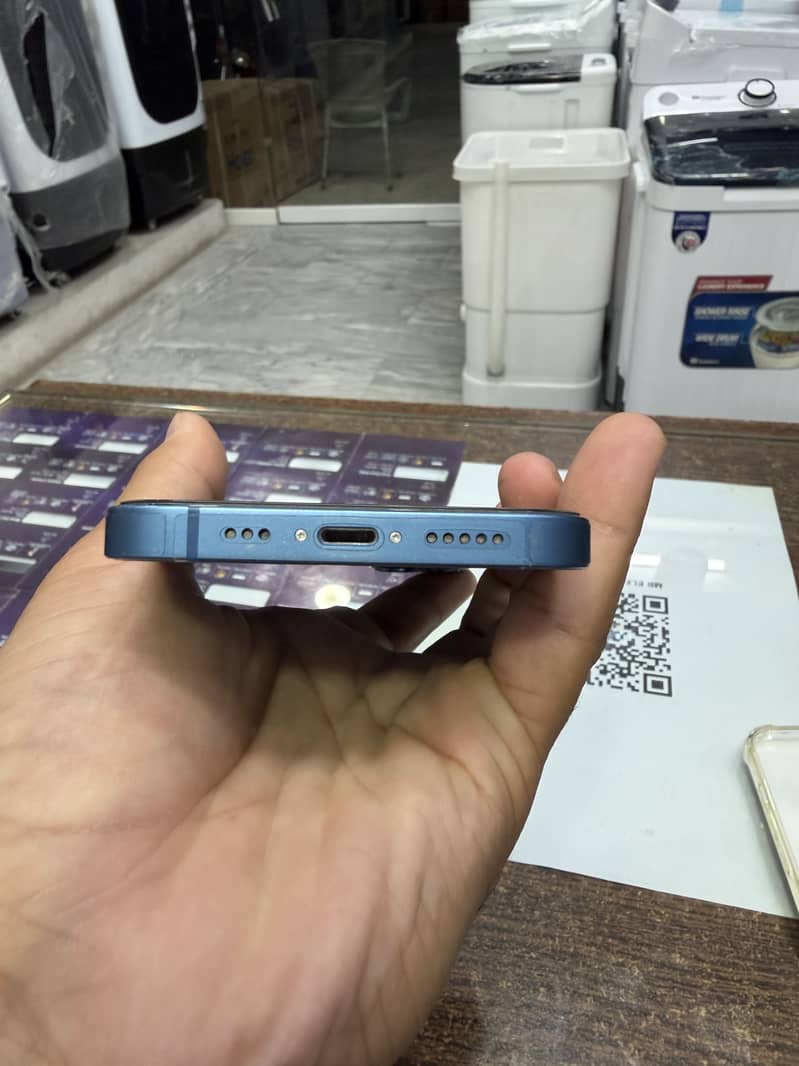 Apple iPhone 13 1