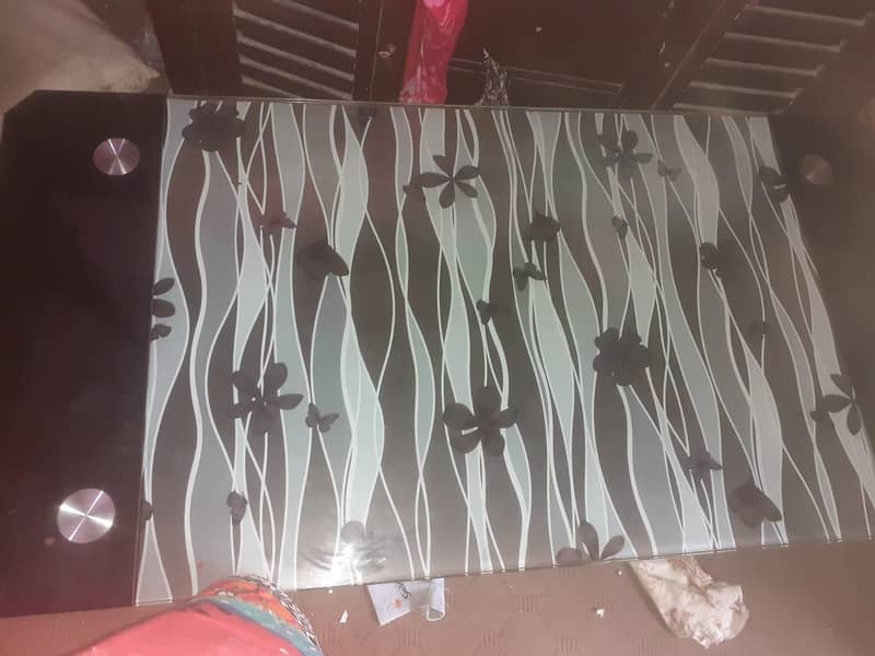 glass table hai 1