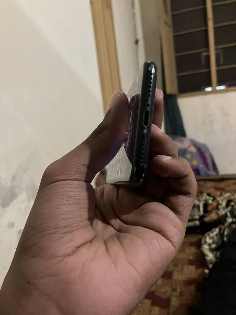 Apple iPhone SE 10