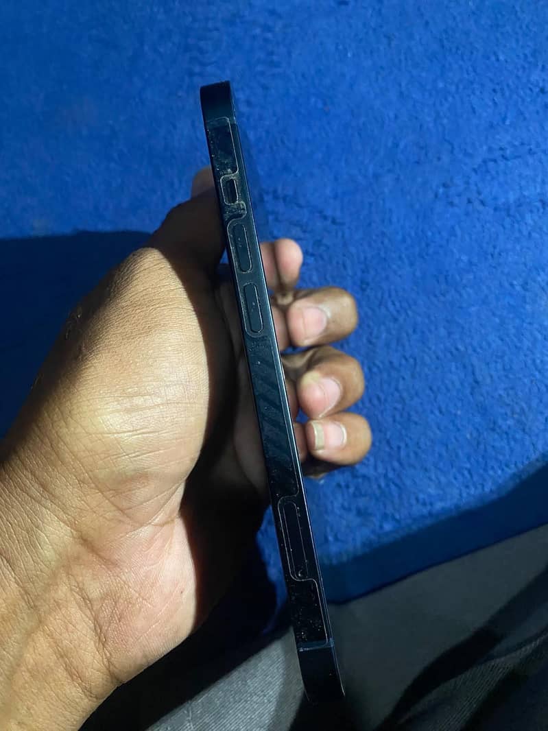 Apple iPhone 13 2
