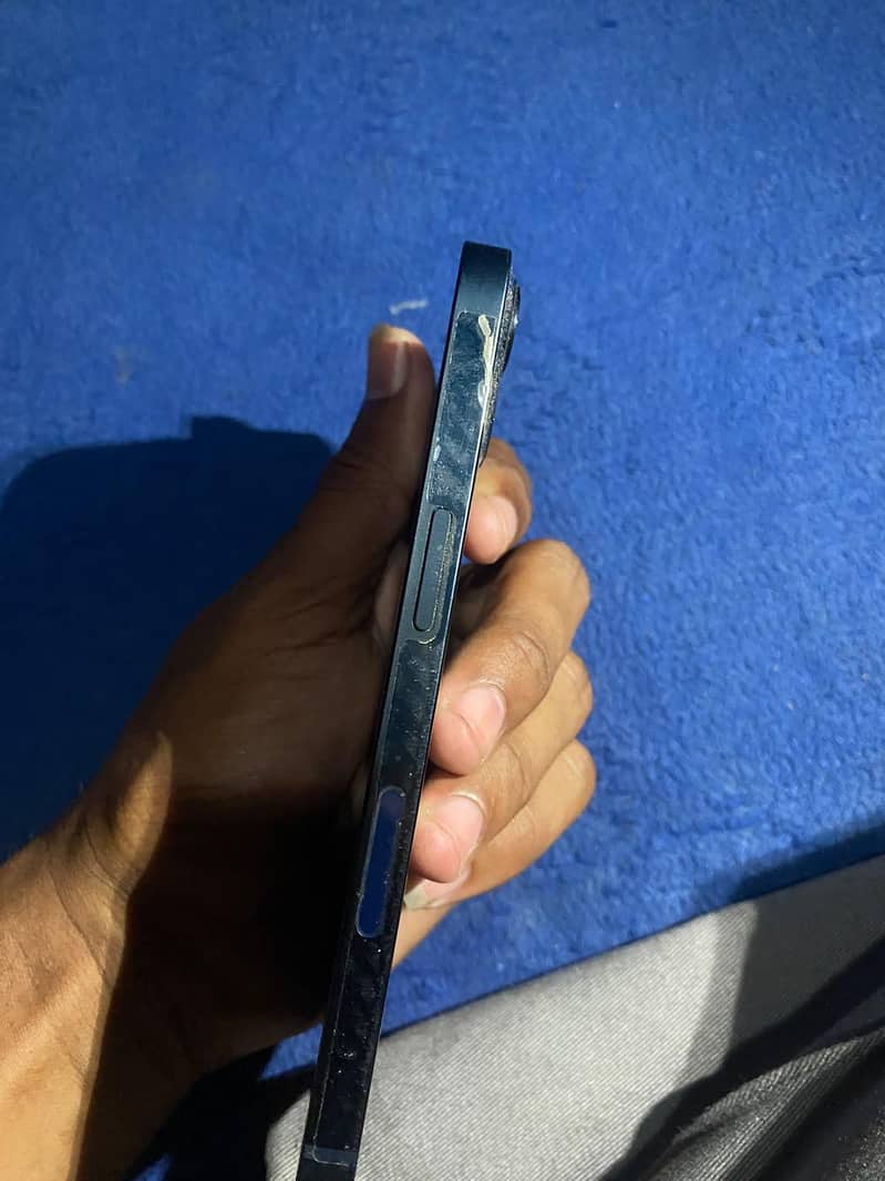Apple iPhone 13 4