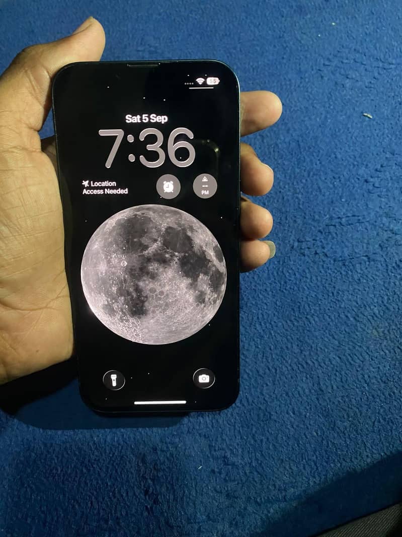 Apple iPhone 13 5