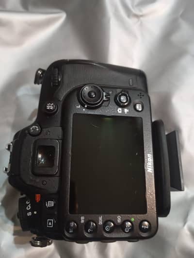 Nikon D7100 Camera New Condition Good Working Urgently Sale