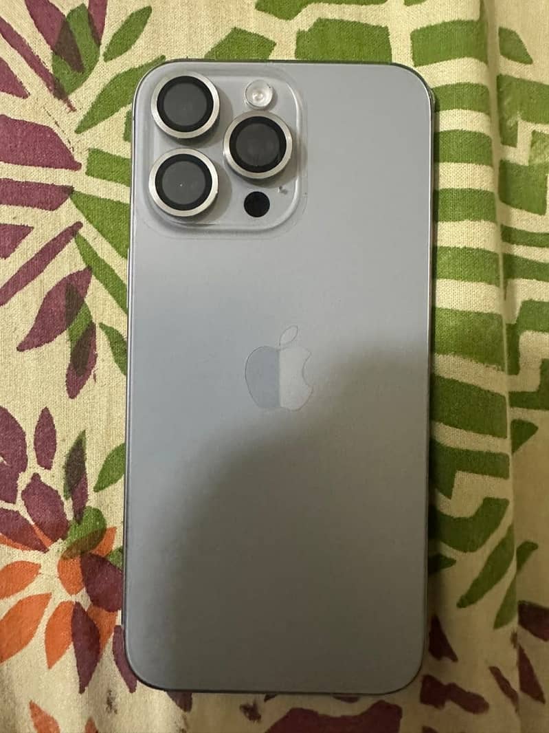 Apple iPhone 15 Pro Max 3