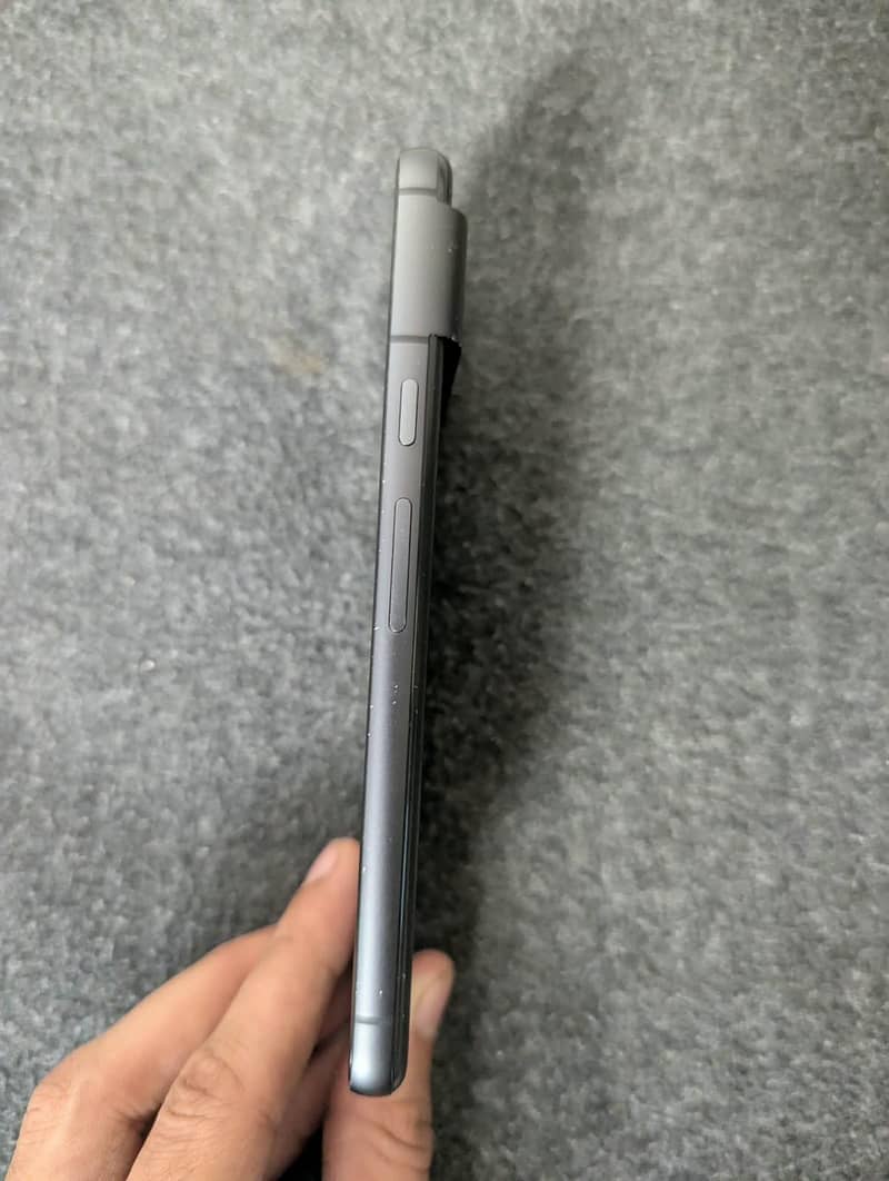 Google Pixel 8 4