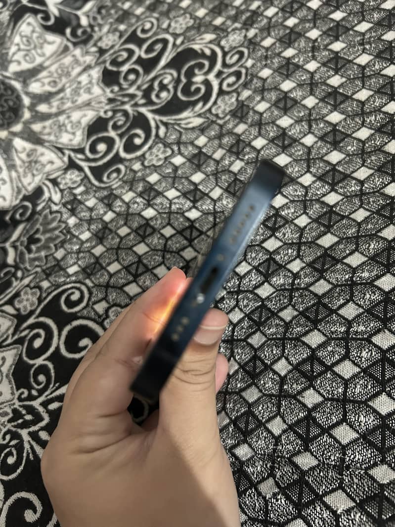Apple iPhone 13 1