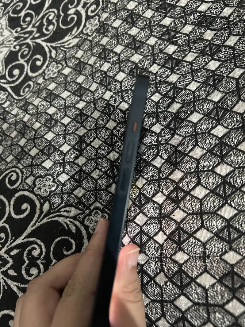 Apple iPhone 13 3