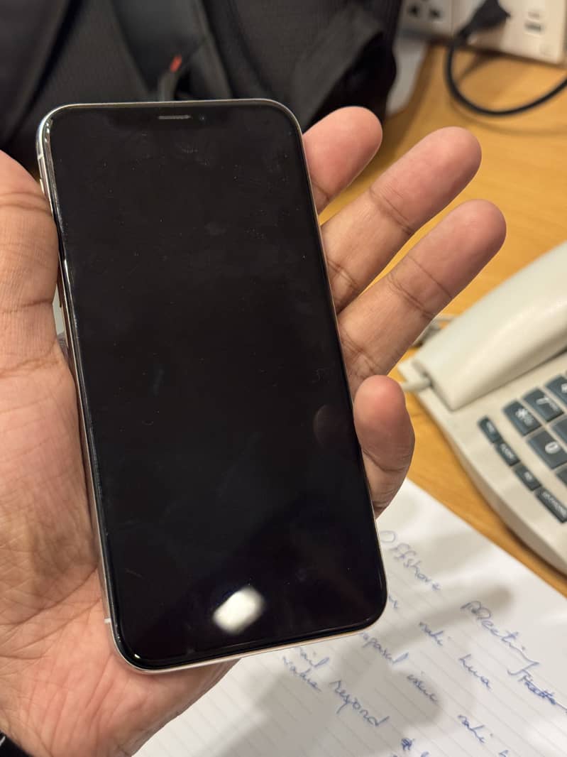 Apple iPhone X 4
