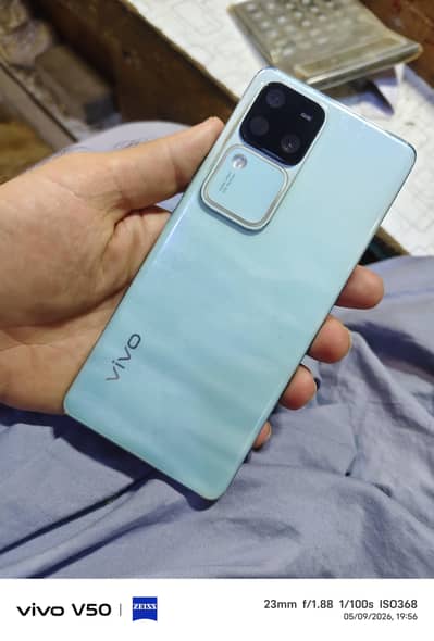 Vivo V30