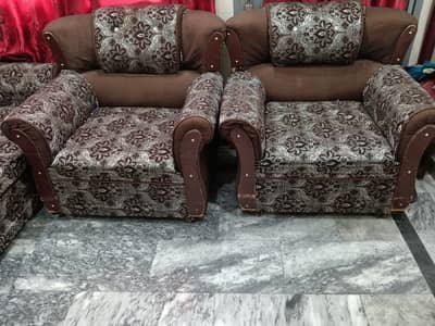 5 Seater Kikkar Wood Sofa Set – Excellent Condition