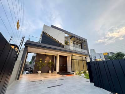 ONE KANAL BEAUTIFULL SAMI FURNISHED HOUSE AVAILABLE FOR RENT IN DHA PHASE 7