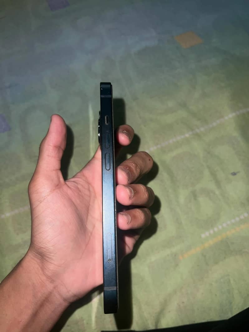 Apple iPhone 13 2