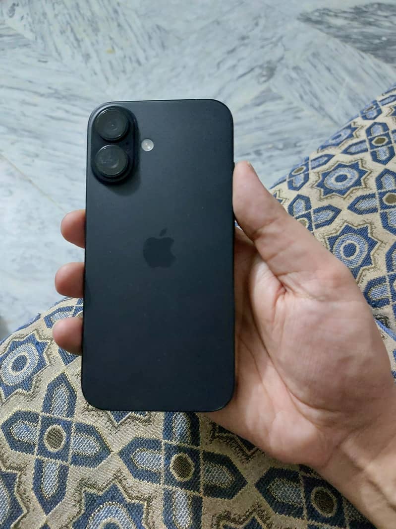 Apple iPhone 16 1