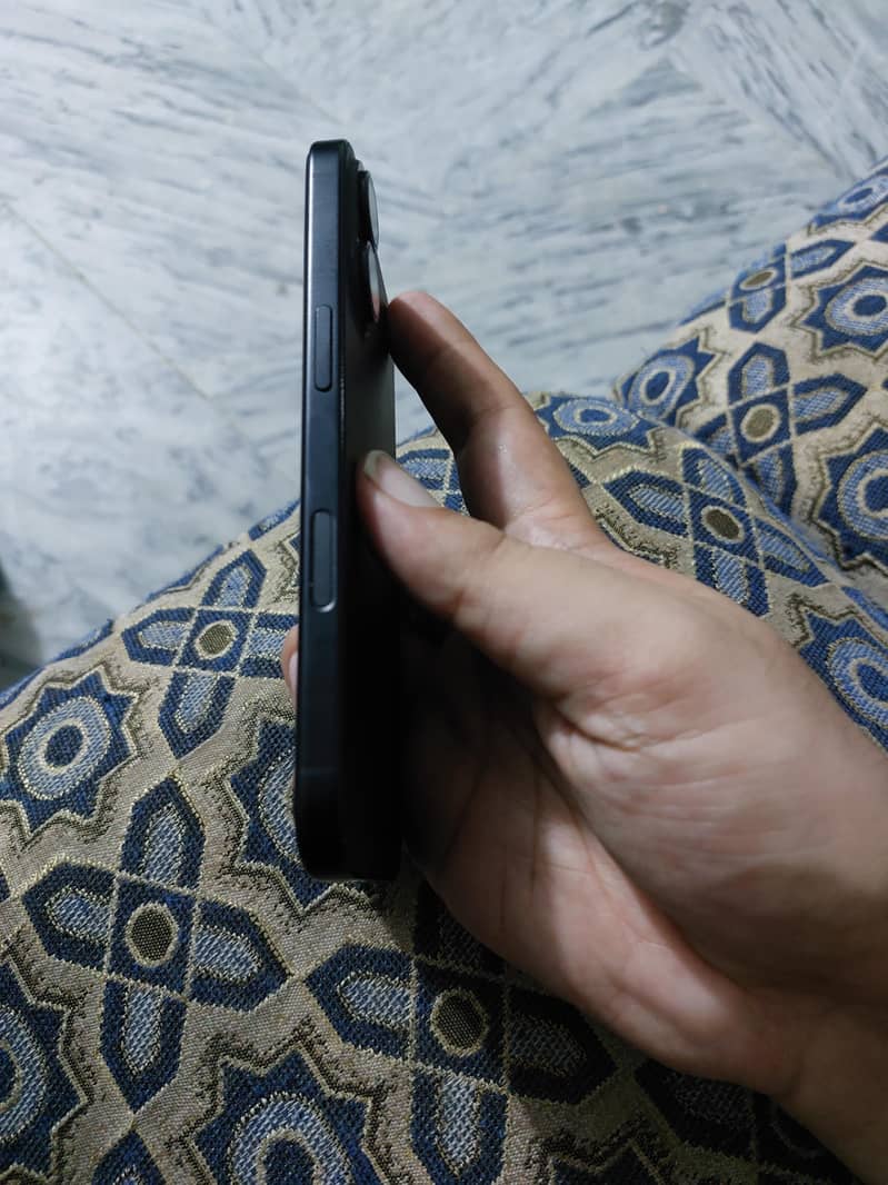 Apple iPhone 16 2