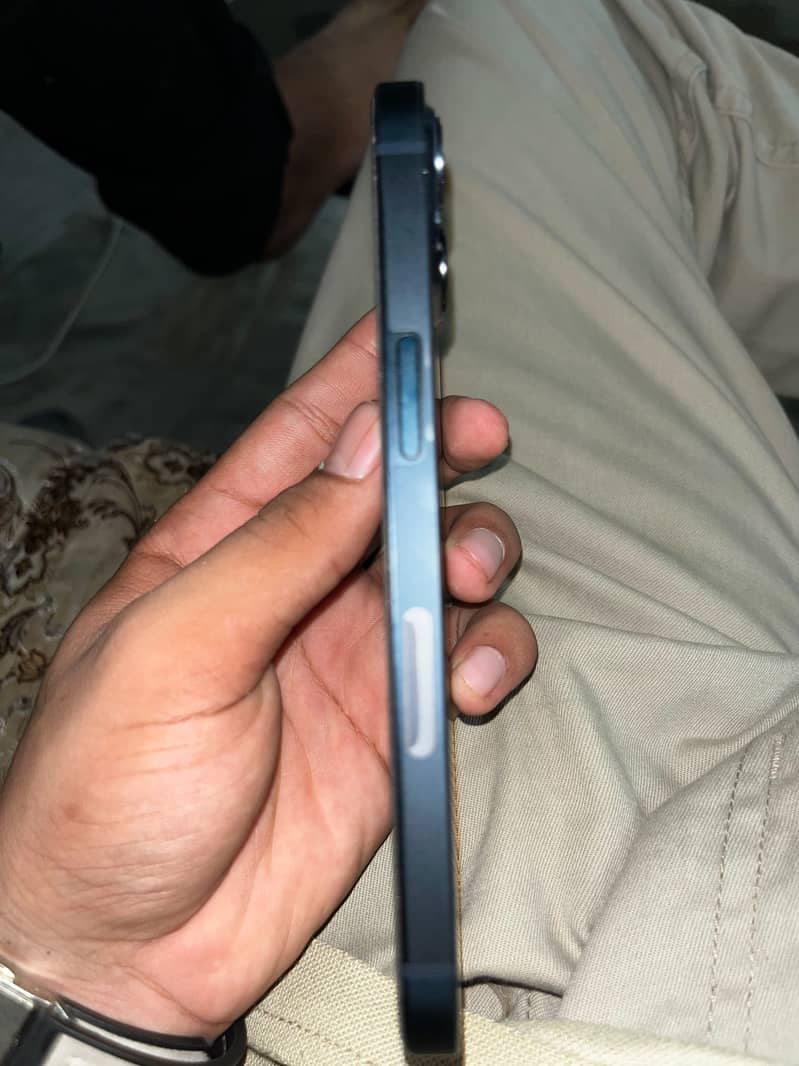 Apple iPhone 13 7