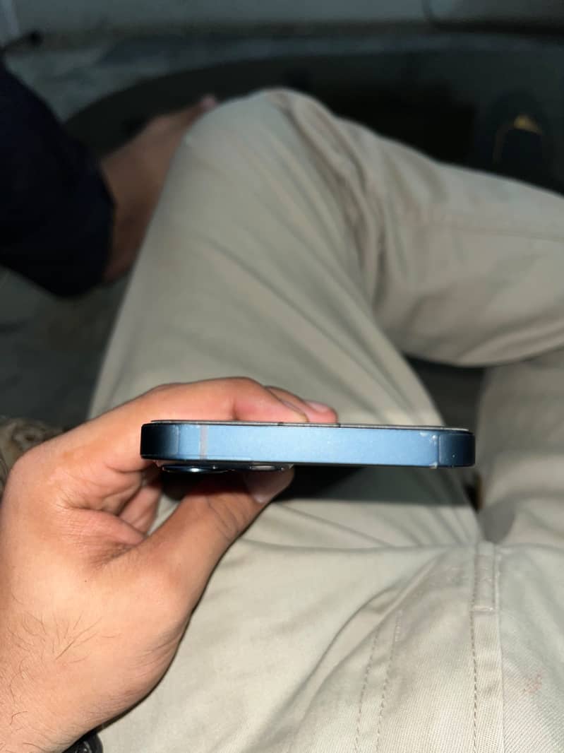 Apple iPhone 13 8
