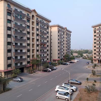 10 MARLA 3 BEDROOM APARTMENT AVAILABLE FOR SALE