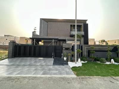 ONE KANAL BEAUTIFULL HOUSE WITH SOLAR SYSTEM AVAILABLE FOR RENT IN DHA PHASE 4