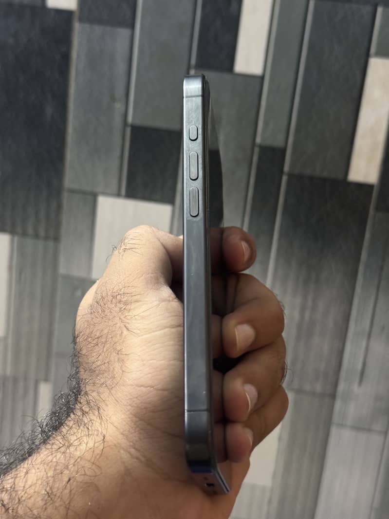 Apple iPhone 15 Pro 1