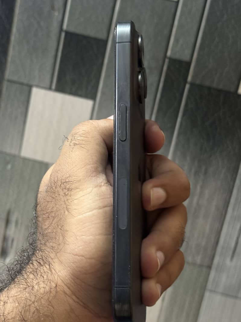Apple iPhone 15 Pro 2