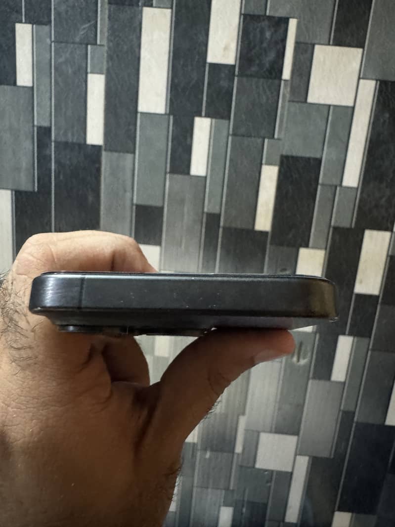 Apple iPhone 15 Pro 3
