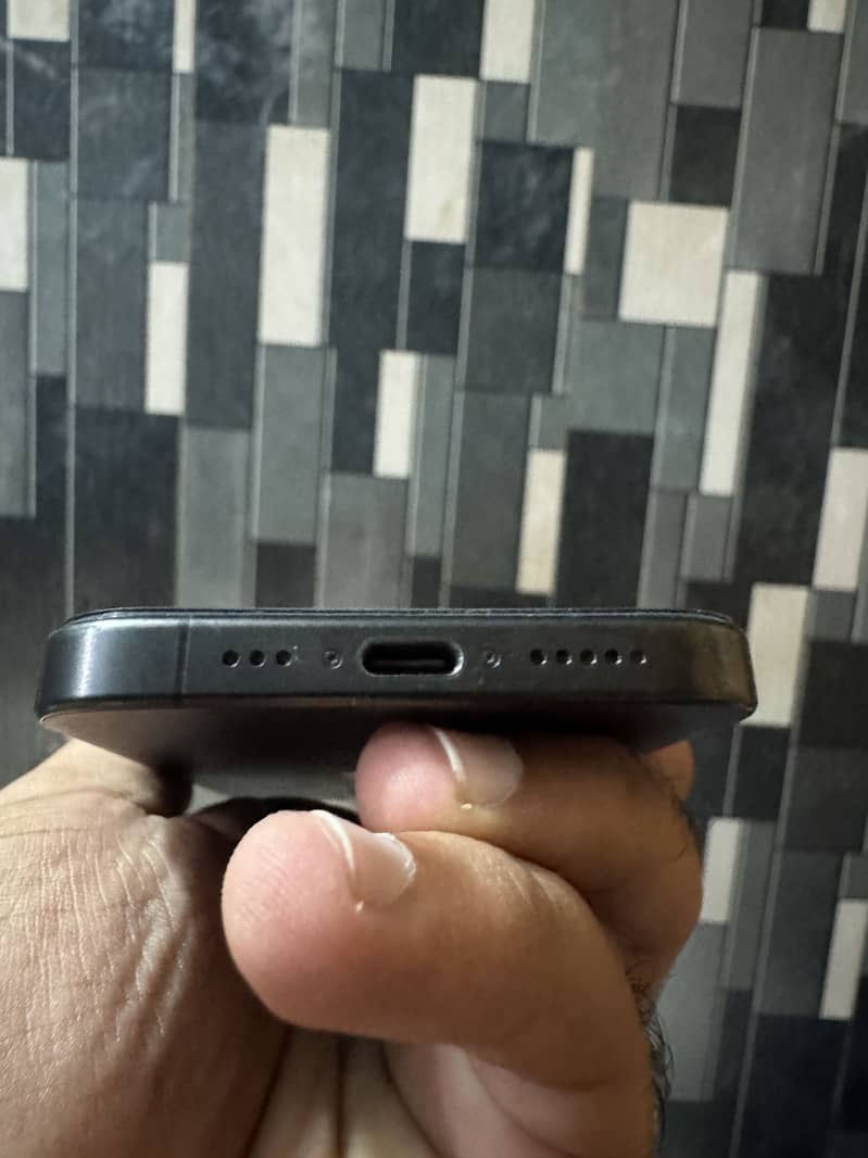 Apple iPhone 15 Pro 4