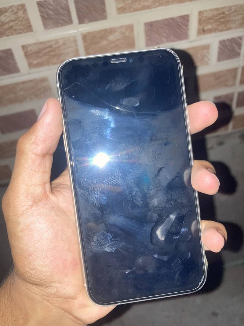 Apple iPhone 11 4