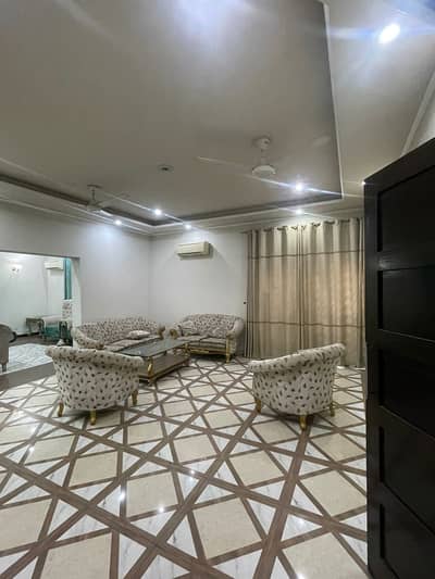 ONE KANAL BEAUTIFULL HOUSE AVAILABLE FOR RENT IN DHA PHASE 3