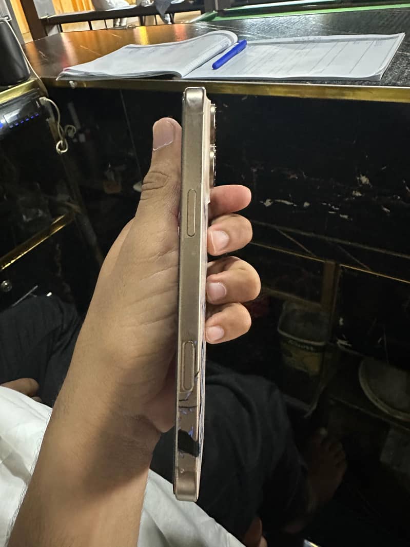 Apple iPhone 16 Pro Max 1
