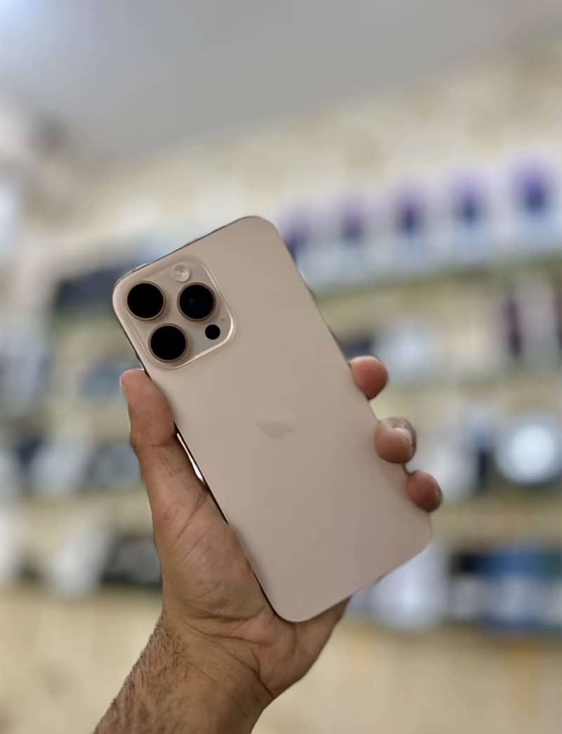 Apple iPhone 16 Pro Max 2