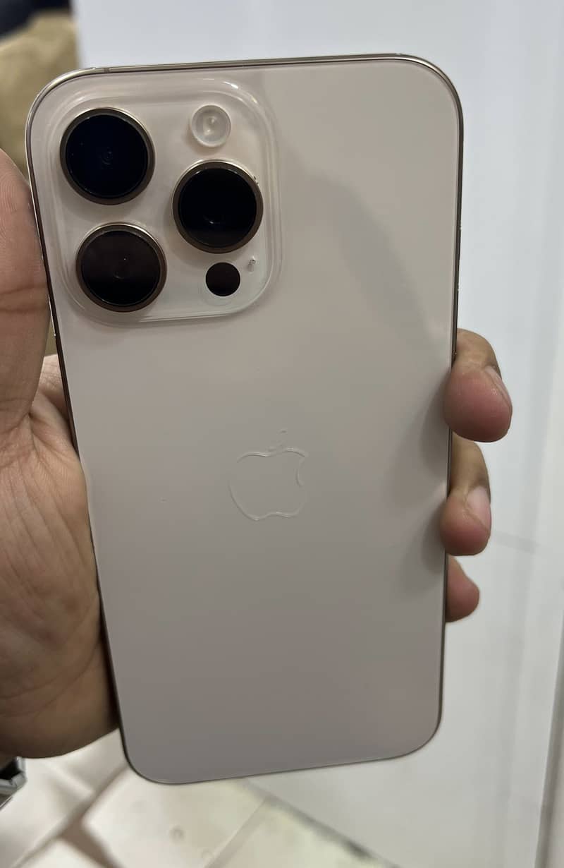 Apple iPhone 16 Pro Max 1