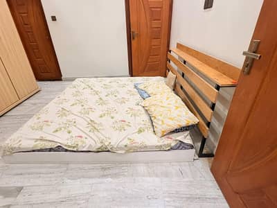 king size lower bed matress included