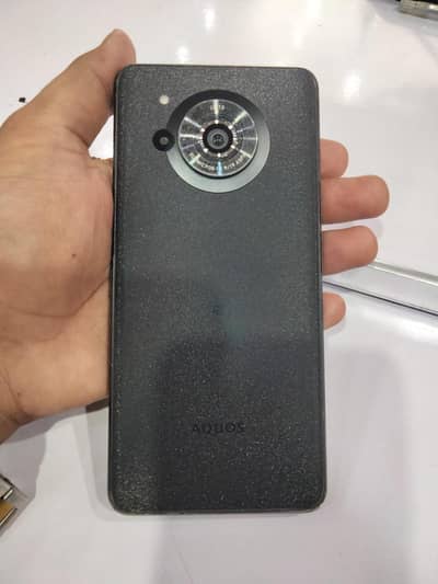 Aquos Sharp R7