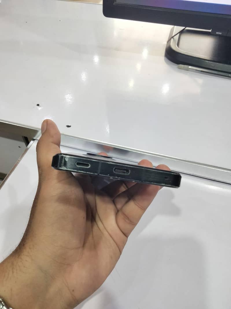 Aquos Sharp R7 3