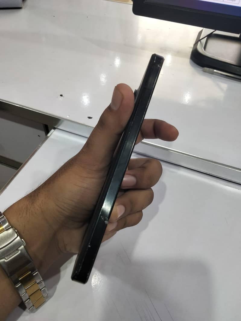 Aquos Sharp R7 5