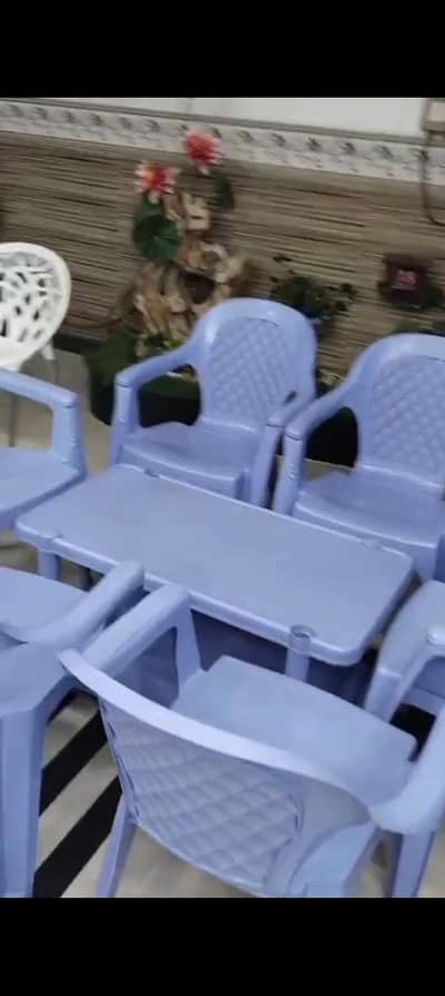 plastic chairs with table boss brand