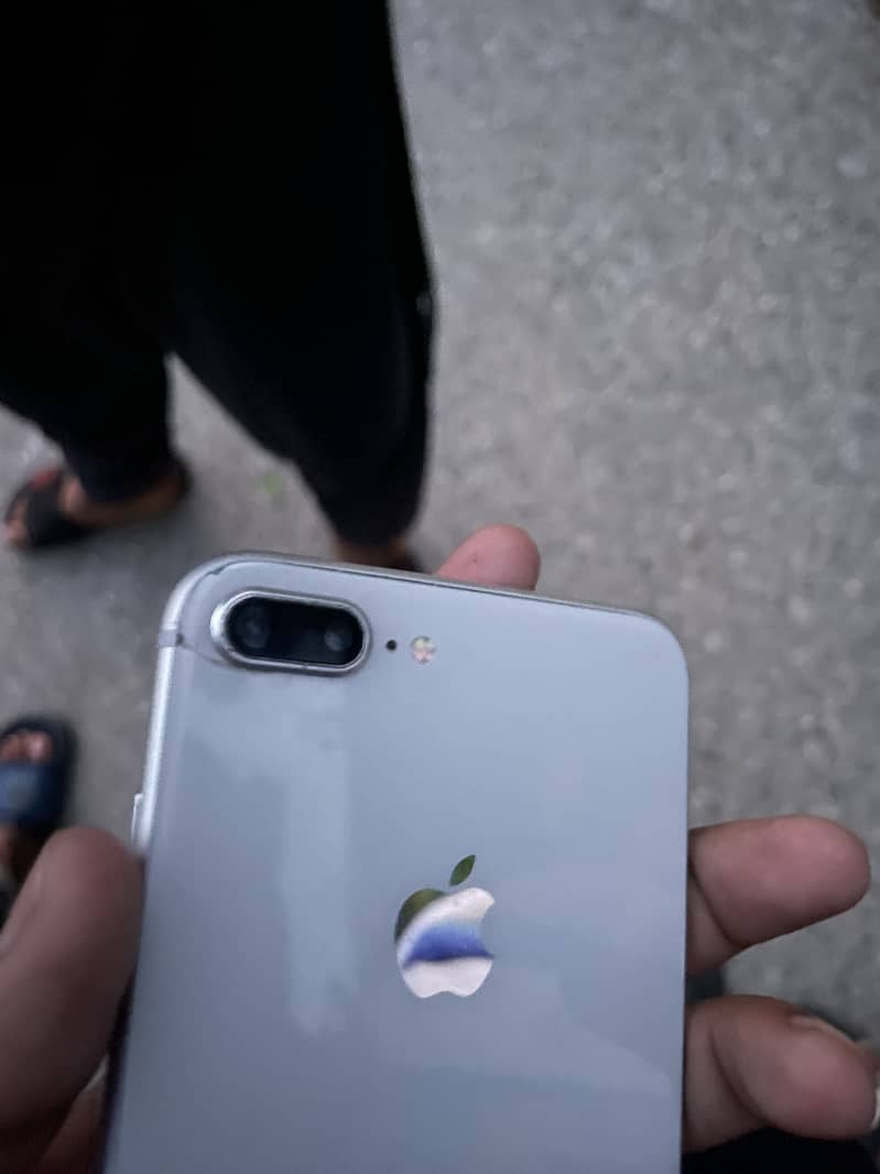 Apple iPhone 8 Plus 1