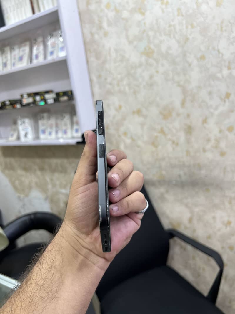 Apple iPhone 14 Pro Max 4
